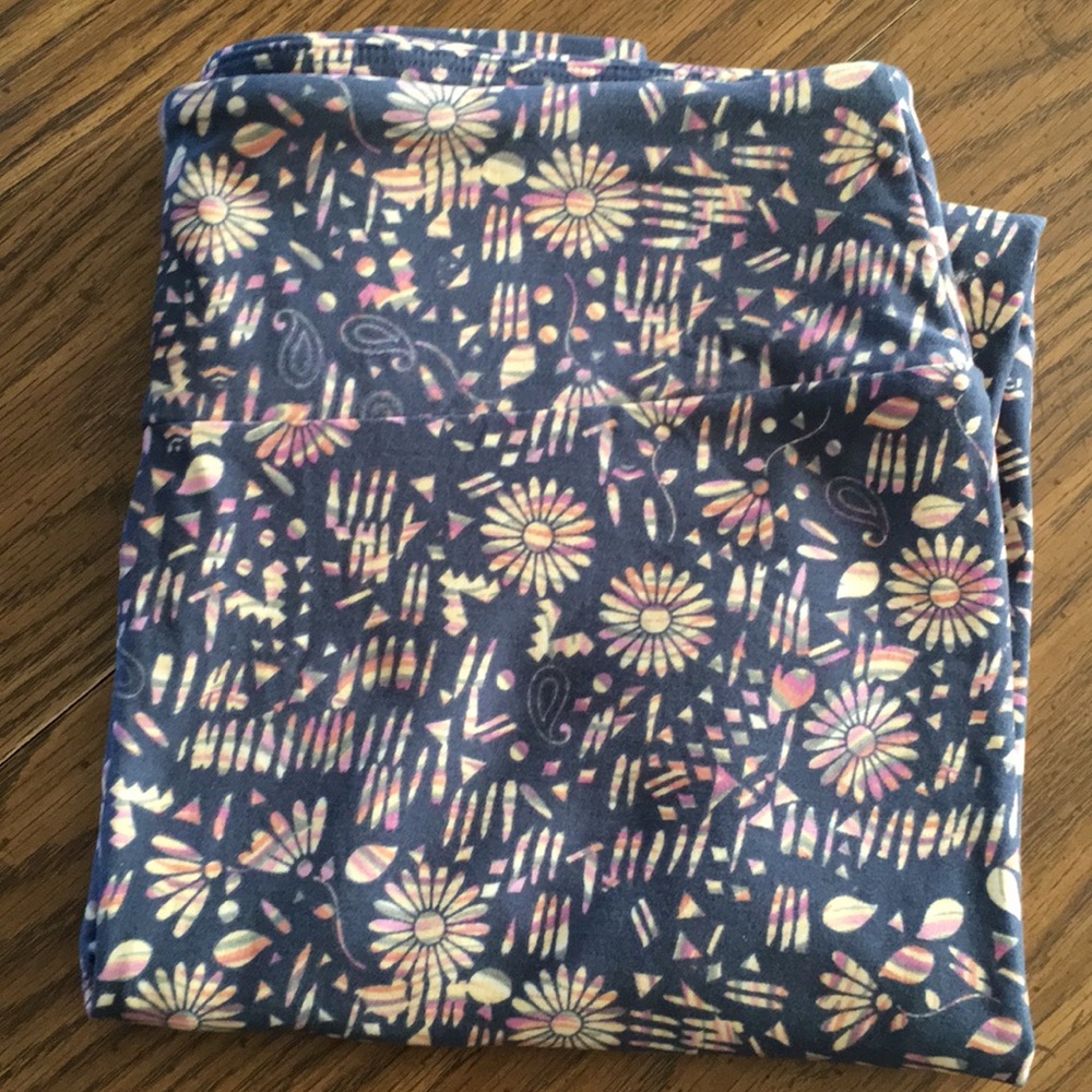 Tall and Curvy LuLaRoe Leggings